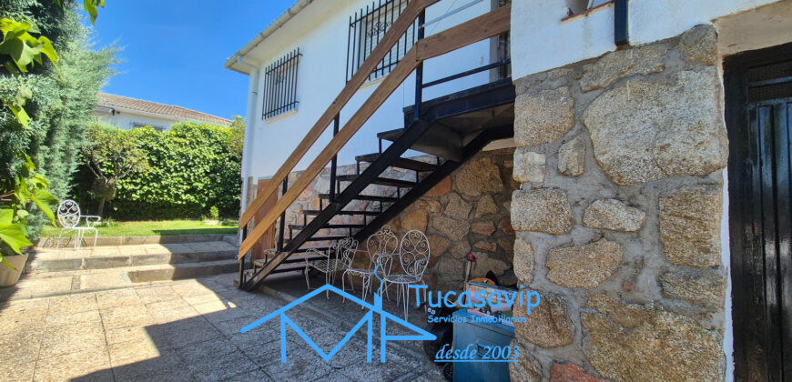 Chalet con piscina en Pelayos de la Presa.