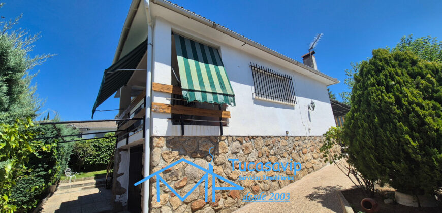 Chalet con piscina en Pelayos de la Presa.
