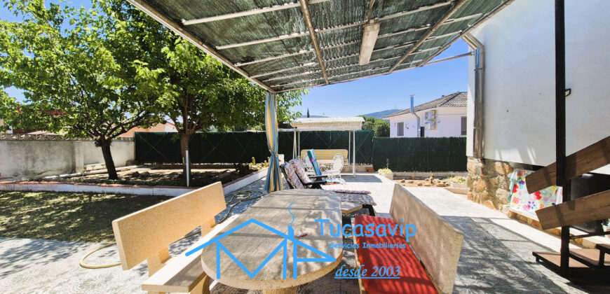 Chalet con piscina en Pelayos de la Presa.