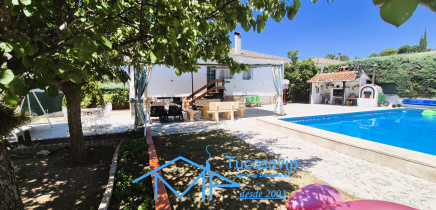 Chalet con piscina en Pelayos de la Presa.