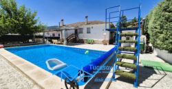 Chalet con piscina en Pelayos de la Presa.