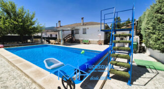 Chalet con piscina en Pelayos de la Presa.