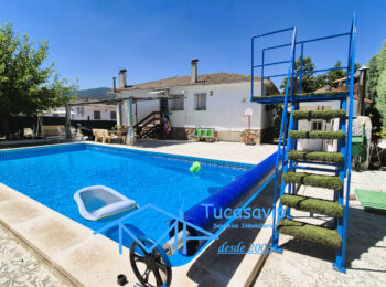 Chalet con piscina en Pelayos de la Presa.