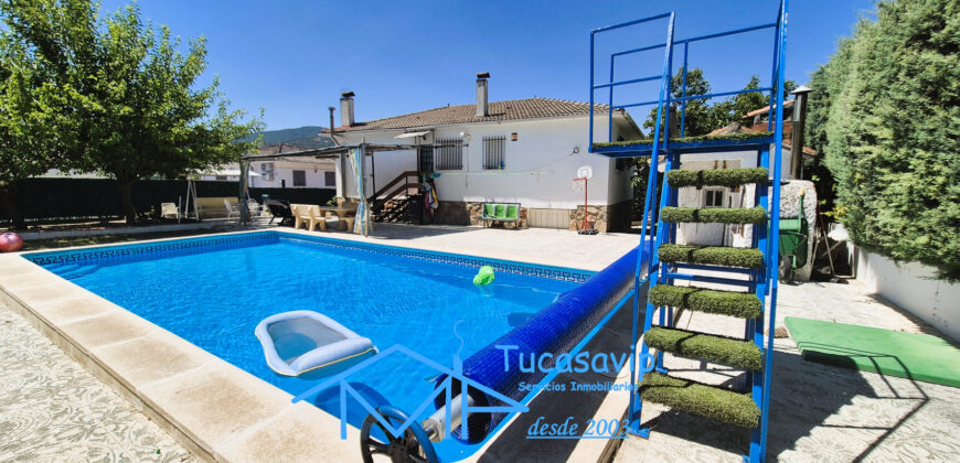 Chalet con piscina en Pelayos de la Presa.
