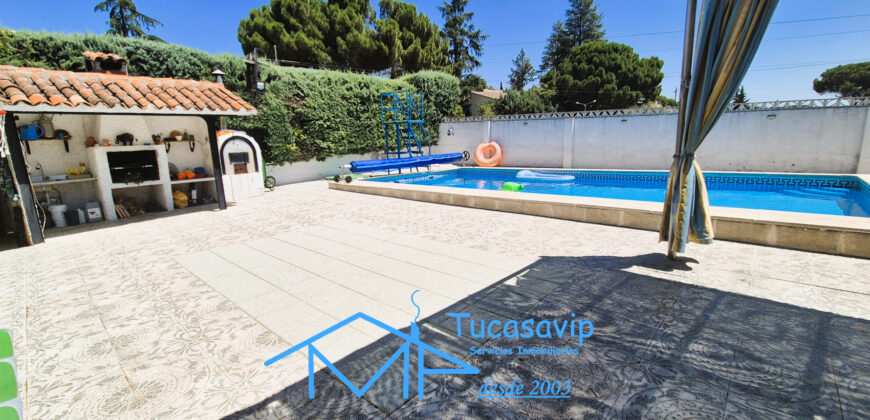 Chalet con piscina en Pelayos de la Presa.