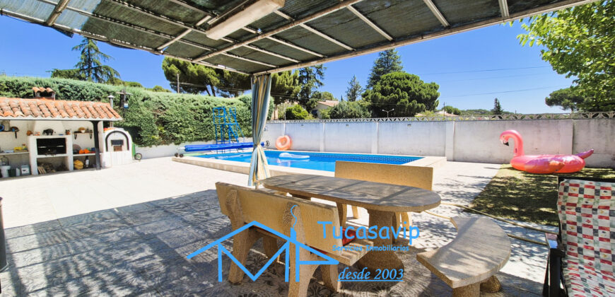 Chalet con piscina en Pelayos de la Presa.